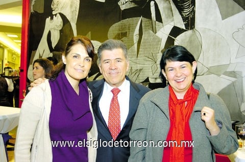 17012010 Mary Carmen Espada, Juan Barrio y Gaby Nava.