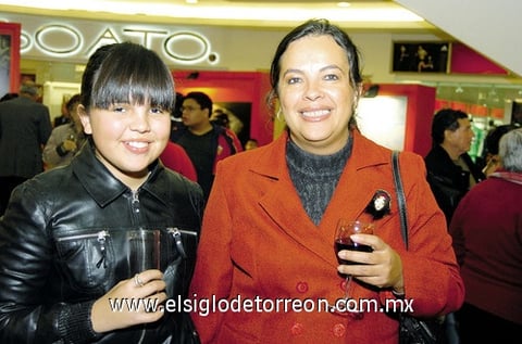 17012010 María del Roble Cerecero y María del Roble Barret.
