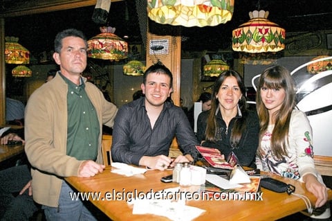 17012010 Javier, Luis Javier, Dora y María Mónica Martínez.