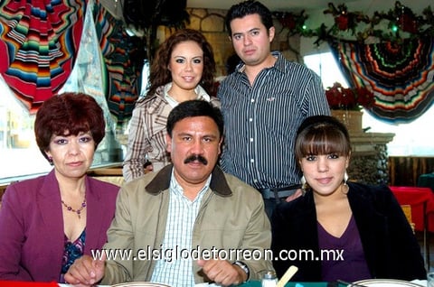 17012010 César Rafael Díaz, Laura Moreno, Karen Meras, Lisset Díaz, Bárbara González, César Díaz, Carlos Leal, Christian Díaz, Regina y Luciana Leal.