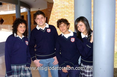 17012010 Daniela de Valle, Carlo Calderón, Jensen Ove y Ana Victoria Echeverría.