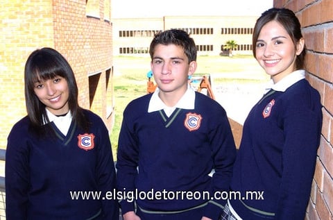 17012010 Crista Ovalle, Alejandro López y Ángela del Río.