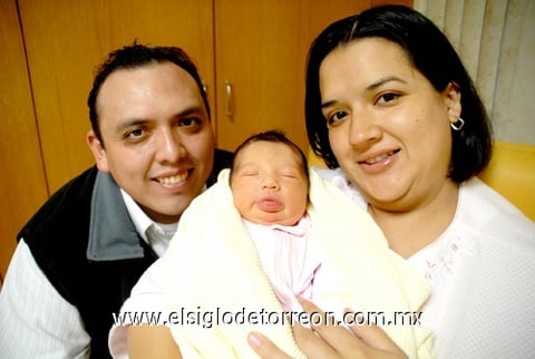 19012010 Nacimiento. Jesús González Carrillo y Gloria Pérez de González con su bebita Gloria Sofía.
