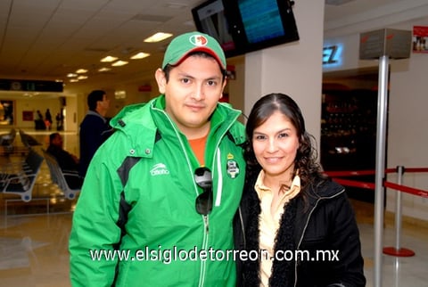 19012010 Chiapas. Adrián Rodríguez despidió a Natalia Cisneros.