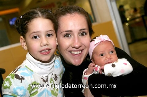 María Sofía Cruz, Mónica Alarcón e Isabela Cruz.