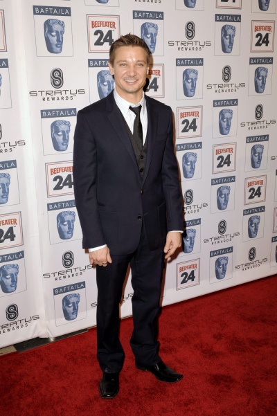 El actor estadounidense Jeremy Renner llega para la fiesta de los premios de la academia británica de cine y televisión