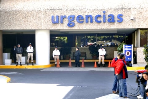 De acuerdo a versiones surgidas en el nosocomio, Cabañas ingresó a las 5:40 de la mañana inconsciente con una herida de bala calibre 22, que había recibido luego de una riña, en un bar ubicado en Insurgentes Sur.