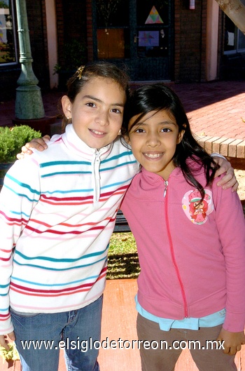23012010 Brenda Saldaña y Victoria de la Trinidad.