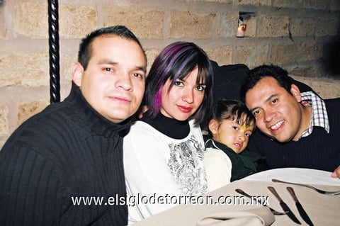 22012010 Benjamín Reza, Jenny, Ana Camila y Miguel Castillo.