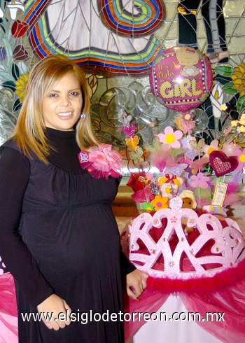 20012010 Gaby Mancha de Domínguez espera el nacimiento de su bebita a quien llamará Ana Scarlett.