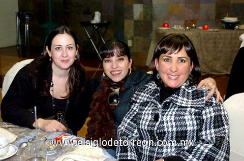 22012010 Gaby, Paola y Nave.
