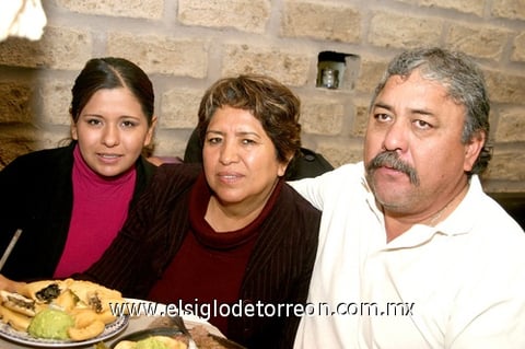 20012010 Yunuén González, Juanita Esparza y Raúl González.