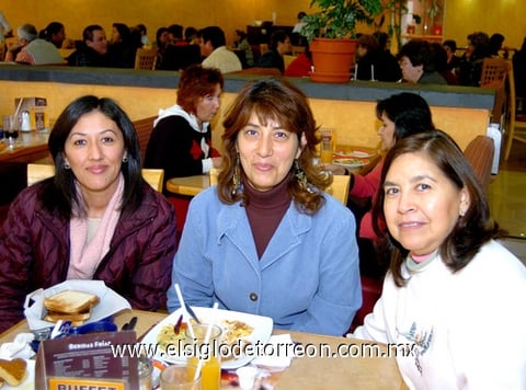 21012010 Mirna Lara, María Irene Murguía y Rosa María Domínguez.