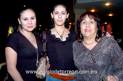 24012010 Asistentes. Esther Carvajal, Mariana de la O y Marcela de la O.