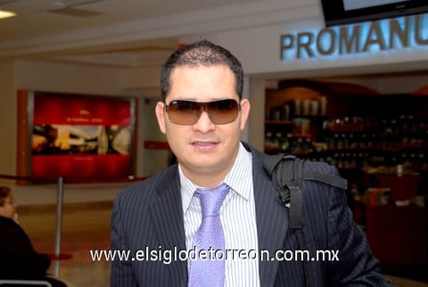 23012010 México. Gustavo Mendoza viajó en plan de trabajo.