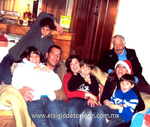 25012010 Familia Enríquez en pasado convivio.