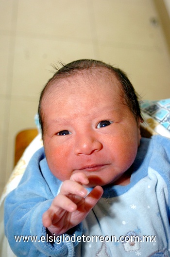 26012010 Santiago a los cuatro días de nacido, su mamá Verónica del Rocío Castañeda de Salas lo presenta.