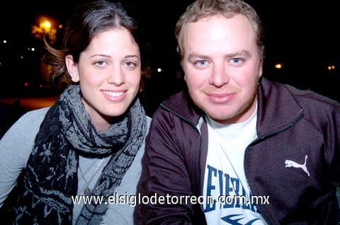 25012010 En pareja. Mónica Román y Pepe Jiménez.