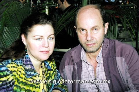 26012010 En el restaurante de su preferencia se encontraban Frida de Murra y Luis Murra.
