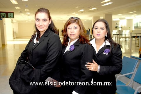 25012010 Canadá. Un viaje de negocios realizaron Nora Jurado, Selina Villa y Laura Garnica.