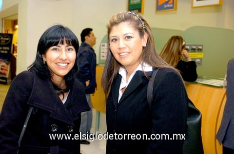 26012010 México. Jaqueline Arreola y América Piedad llegaron a La Laguna en plan de trabajo.