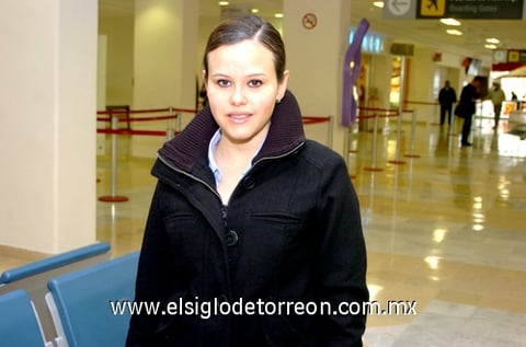 26012010 Hermosillo. Para tratar asuntos de negocios viajó Karina Rodríguez.