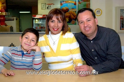 28012010 Luis Fernando García, Héctor Raúl García Soto y Claudia Alanís.