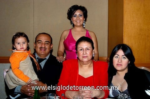 27012010 Familia. Alejandro, Alejandra, Patricia, Ángeles y Mayra.