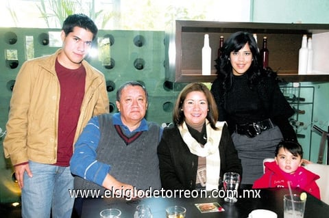 27012010 Edel Arenas Ríos, Edel Arenas Regalado, Myrna de Arenas, Andrés y Myrna Arenas Ríos.