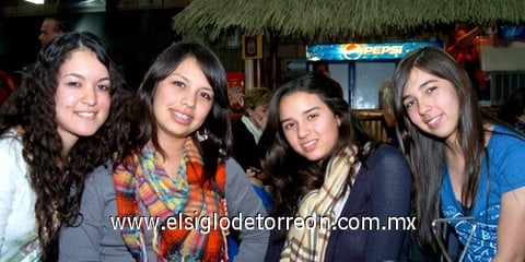 28012010 Reunidas. Sofía, Mónica, Dany y Maluly.