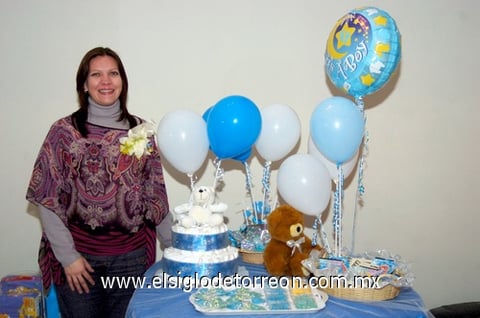 29012010 Mónica Ríos de Guerrero, asistió a una fiesta de canastilla que le brindaron amigas. Recibió de regalo pañales.