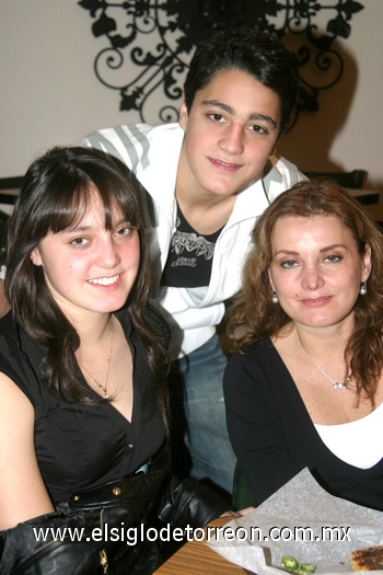 29012010 Samantha, Ricardo y Marcela.