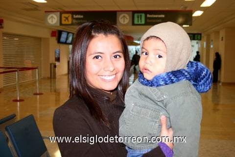 29012010 México. Marijose Mireles y el pequeño Alejandro San Juan.