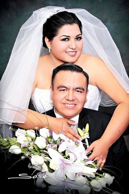 03012010 En la parroquia de Nuestra Señora de San Juan de los Lagos, contrajeron matrimonio C.P. Karla de León Olivares y Arq. Miguel Ángel Manzano Valdez, el sábado 26 de diciembre de 2009. Ellos son hijos de los señores Martha Olivares de De León y Carlos de León Parra; Guillermina Valdez de Manzano y Aarón Manzano Almaguer.- Studio Sosa