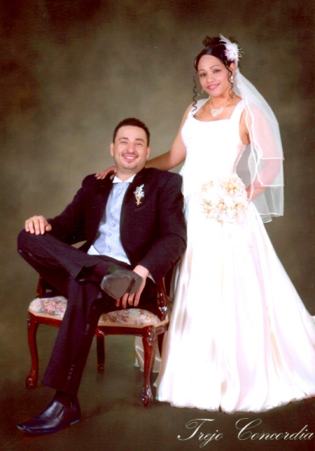 02012010 Srita. Lourdes María Lazarín Aguilar y Sr. Christian Jassiel Samaniego Castañón, contrajeron matrimonio el sábado 26 de diciembre de 2009. Ellos son hijos de los Sres.: Genaro Javier Martínez Martínez y María de los Ángeles Lazarín Aguilar; Sabás Rodríguez Ortiz y Olga Samaniego Castañón. Estudio Trejo Concordia