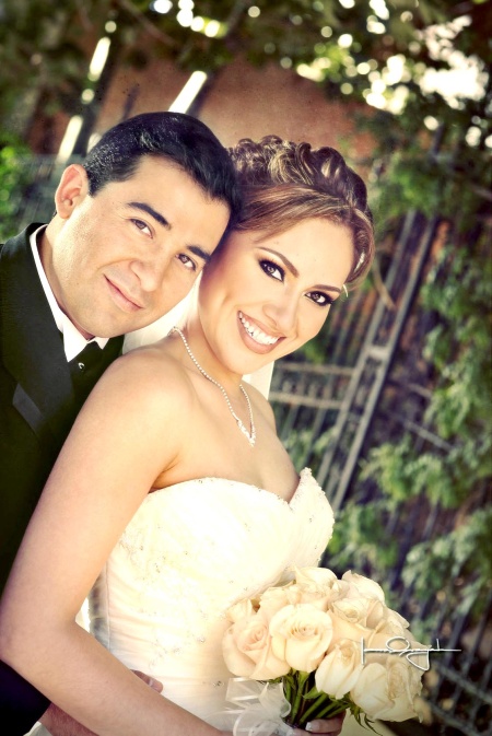 03012010 Ing. Mayte Alvidrez Villegas e Ing. Martín Villanueva Garay contrajeron matrimonio en la Capilla de La Inmaculada Concepción el sábado 19 de diciembre de 2009. Ellos son hijos de los señores José Salvador Alvidrez Rodríguez y María Teresa Villegas Escobedo; Martín Villanueva Rangel y Virginia Garay R. de Villanueva.- Estudio Laura Grageda