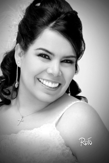 03012010 Srita. Valeria Reyes Zapata, el día que contrajo matrimonio con el Sr. Raúl López García.- Rofo Fotografía