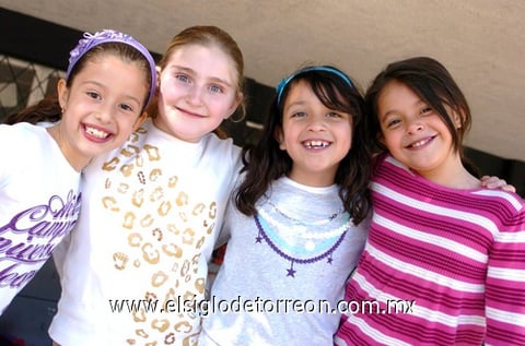 30012010 Pamela, Mary Jose y Frida.