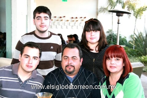 30012010 Armando Rivera Rodríguez, Norma Alicia, Anel yArmando Rivera Rocha, y Nohemí Galván.