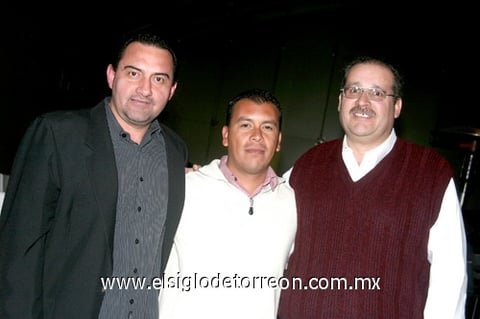 30012010 Pedro Ávila, Marco Castor y Óscar Gómez.
