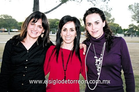 31012010 Paty Castro, Eva López y Angélica Gallegos.