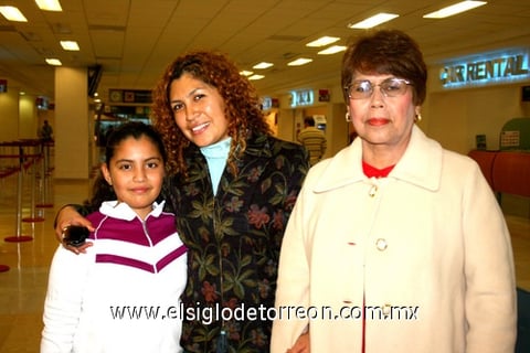 30012010 México. Estefanía Pacheco, Laura Martínez y Socorro Baquera.