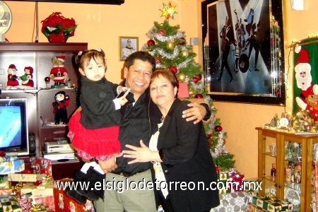 Celebrando navidad con la nieta Eduardo, Lili y Jeniffer Phoenix, Arizona 24 Dic 09.