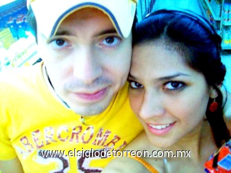 Aniversario 2.9 años 25 enero 2010 Fernando Chairez y Deby Flores.