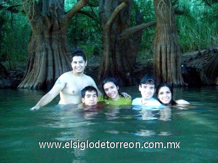 Edgar Mtz, Mario Flores, Pamela Aspland, Fernando Chairez Y Deby Estefania Flores en la Presa 1-feb.