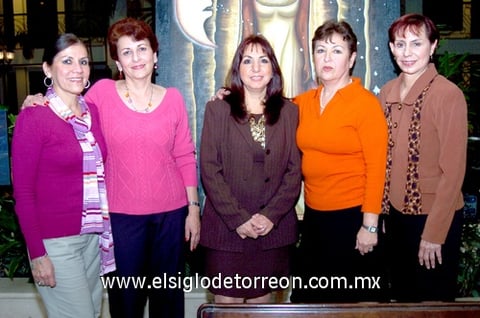 04022010 Artista. Aída Chamut acompañada de Martha, Tere, Mercedes y Dora.