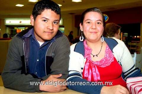 06022010 Jesús y Mónica Correa.