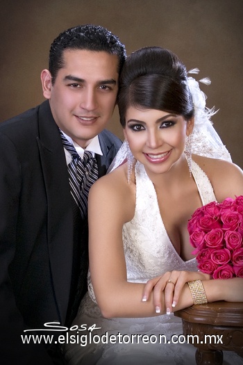 07022010 Dra. María Lorena Pérez López y Dr. Antonio Escobar Juárez, unieron sus vidas en sagrado matrimonio en la capilla Los Ángeles, el 30 de enero de 2010, a las 18:00 horas. Ellos son hijos de los Sres. Arnulfo Pérez y Ana María López de Pérez; Ing. Manuel Antonio Escobar y María Concepción J. de Escobar.- Studio Sosa