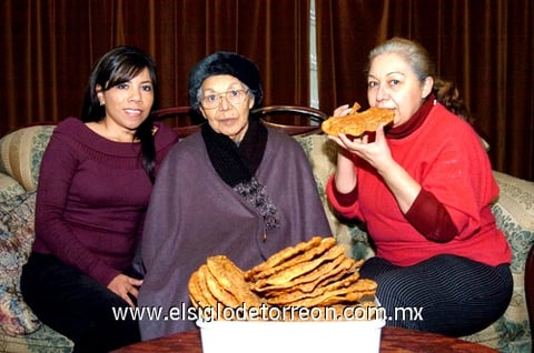 06022010 Cristina Aguilar,  María Luisa Díaz de Franco y Haydee Franco.