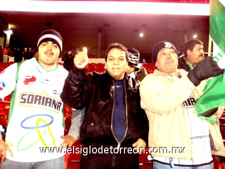 José, Adrian y gerardo en el Juego Santos contra Tecos en Frisco Texas, Fotografía enviada por Gerardo Peralta.